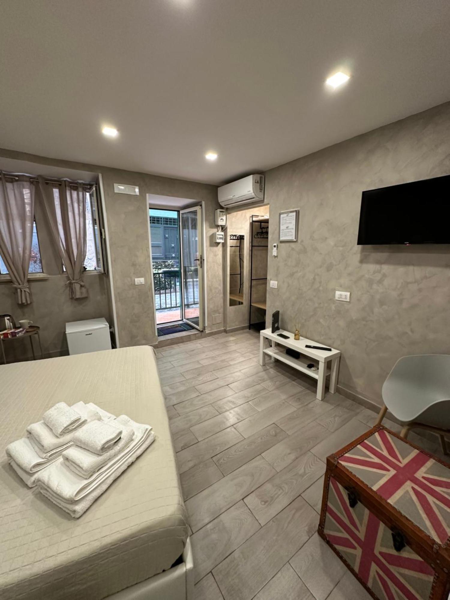 Carlotta'S Home 18 Neapel Exterior foto